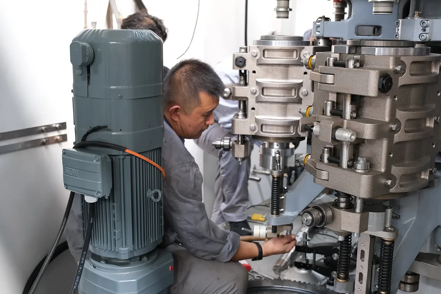 blow-fill-cap combi-block