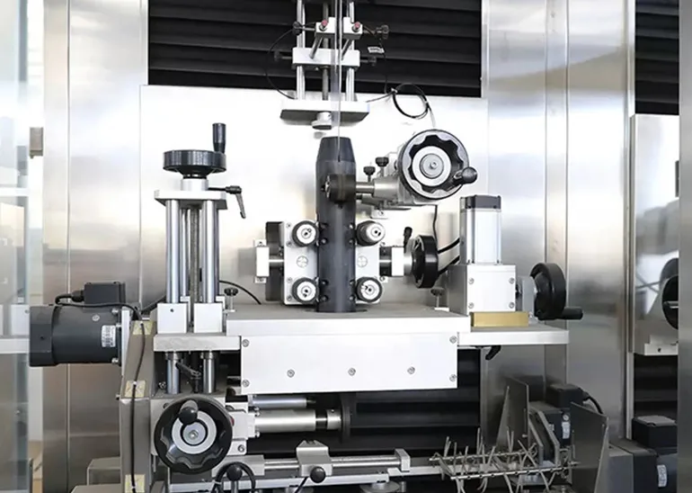 Máquina etiquetadora de mangas