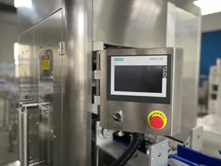 Máquina etiquetadora de mangas