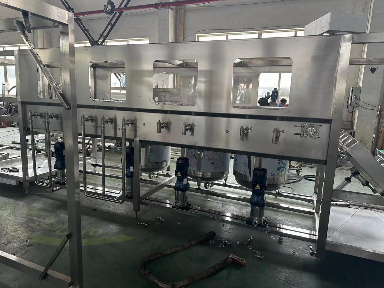The 20L filling machine will be shipped to Ecuador