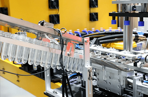 4-Cavity Linear Blow Molding Machine