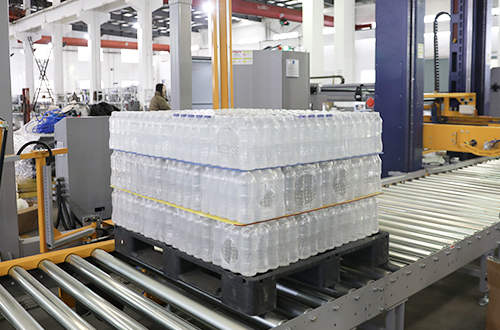 Línea de embotellado de 500 ml y 20000 BPH con combinación para agua