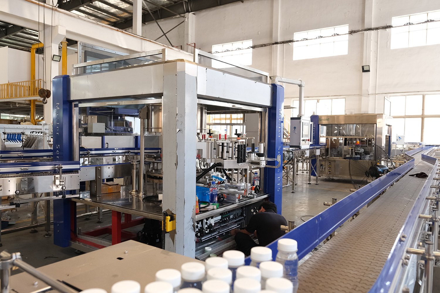 Hot Melt Glue vs Self Adhesive vs OPP Labeling Machine: Speed and Cost Guide for Beverage Lines
